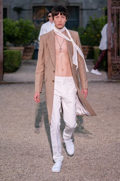 Look 14